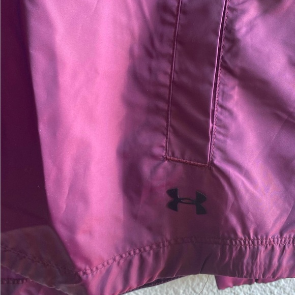 Under Armour Lightweight Loose Fit Windbreaker Iridescent Purple Storm Size S - Picture 3 of 10